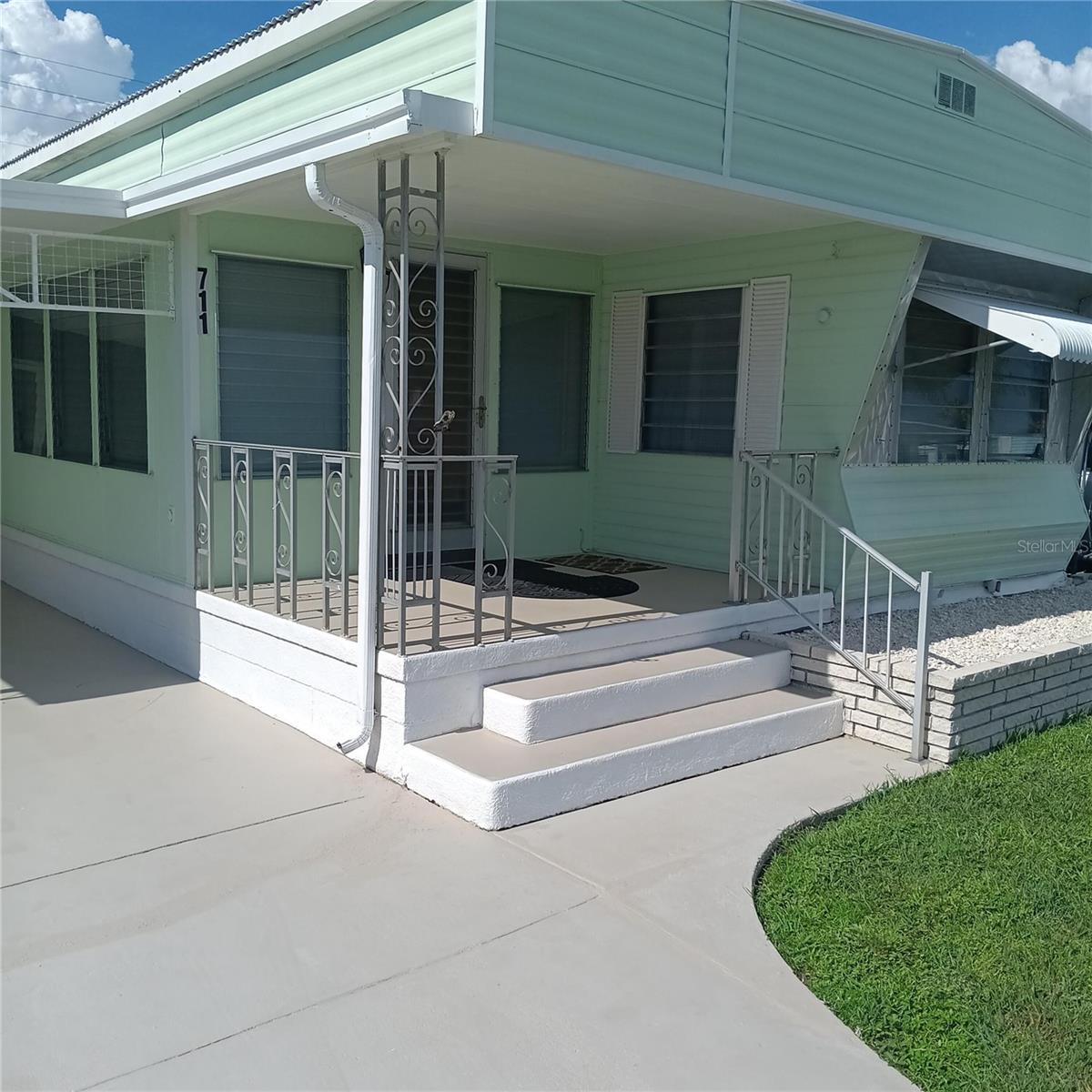 Image 3 of 37 For 711 51st Avenue Drive W