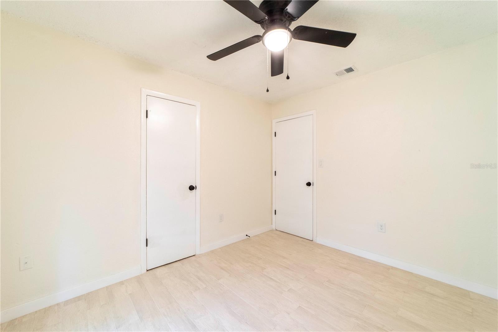 Image 17 of 42 For 745 Jackson Avenue