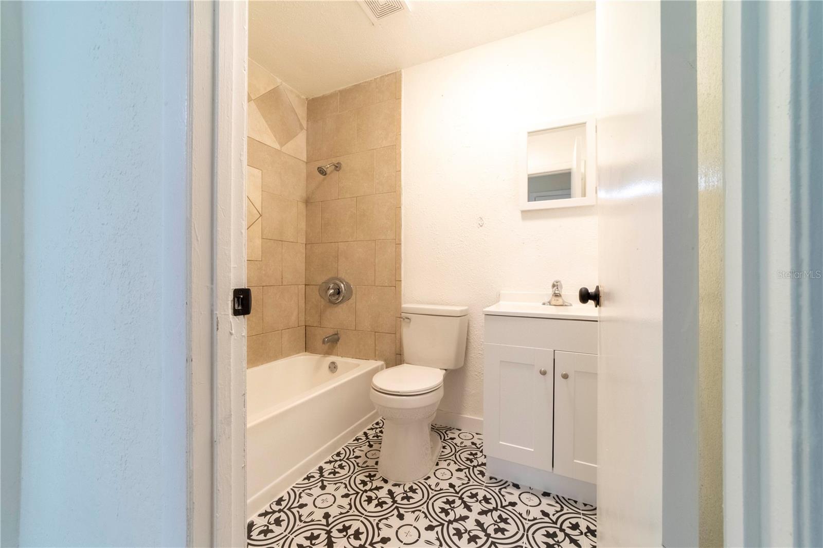 Image 26 of 42 For 745 Jackson Avenue