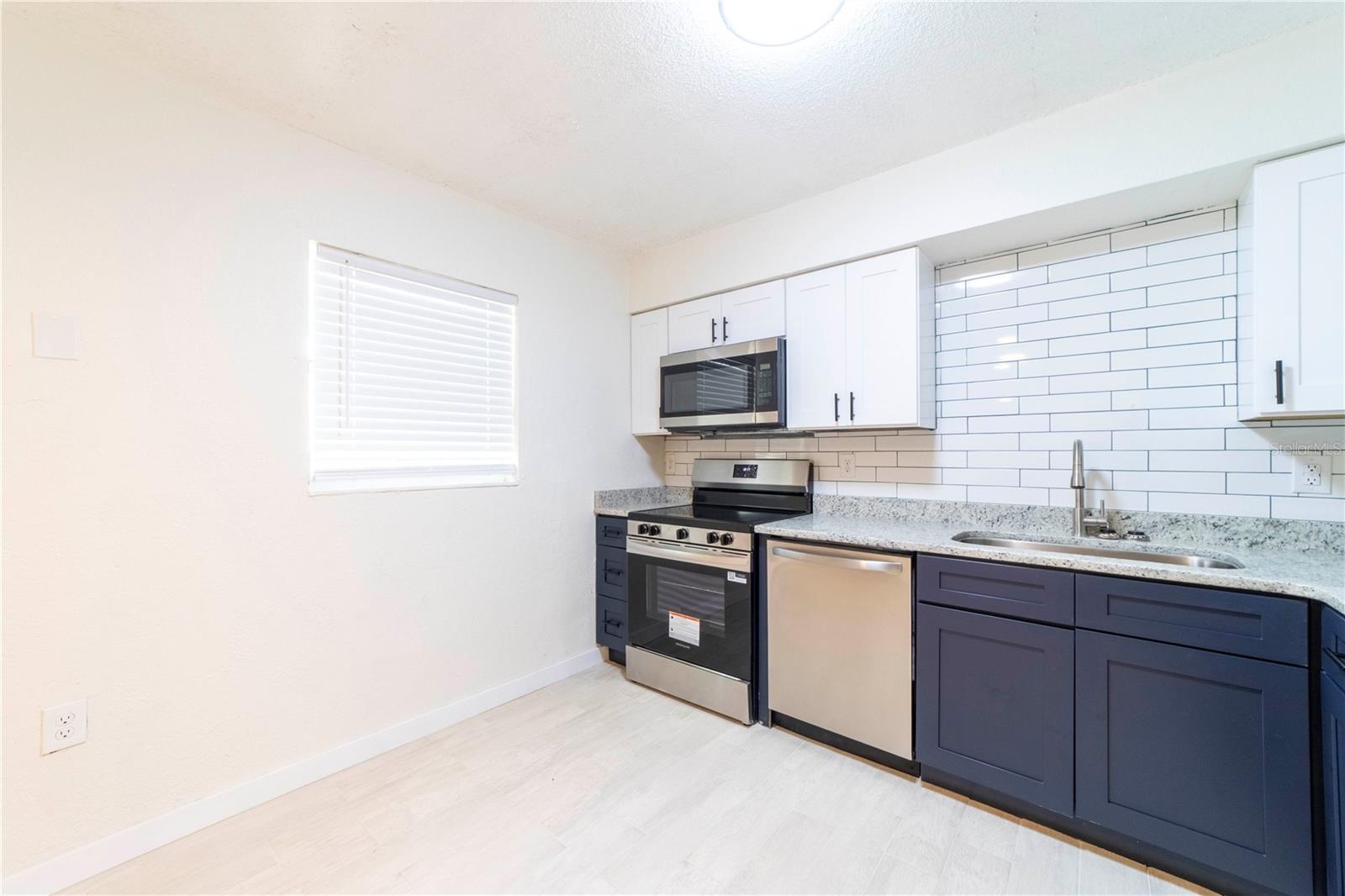 Image 9 of 42 For 745 Jackson Avenue