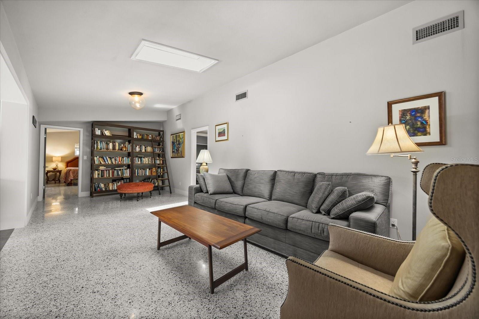 Image 15 of 54 For 814 Thistle Lane