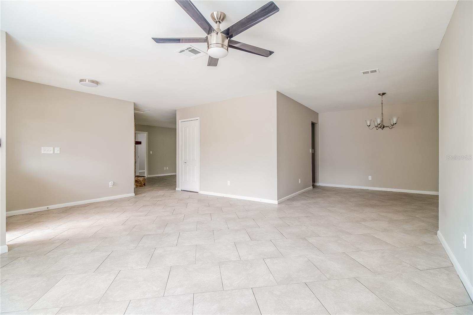 Image 3 of 16 For 822 Black Knight Drive