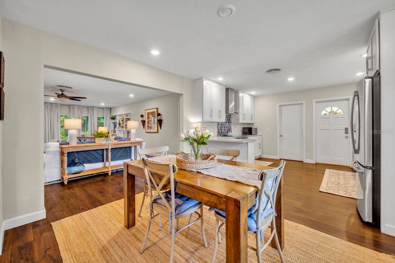 Listing photo id 3 for 170 Faith Terrace