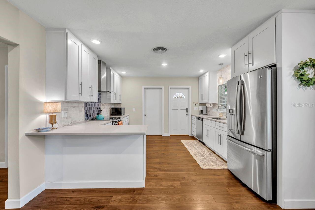 Listing photo id 4 for 170 Faith Terrace