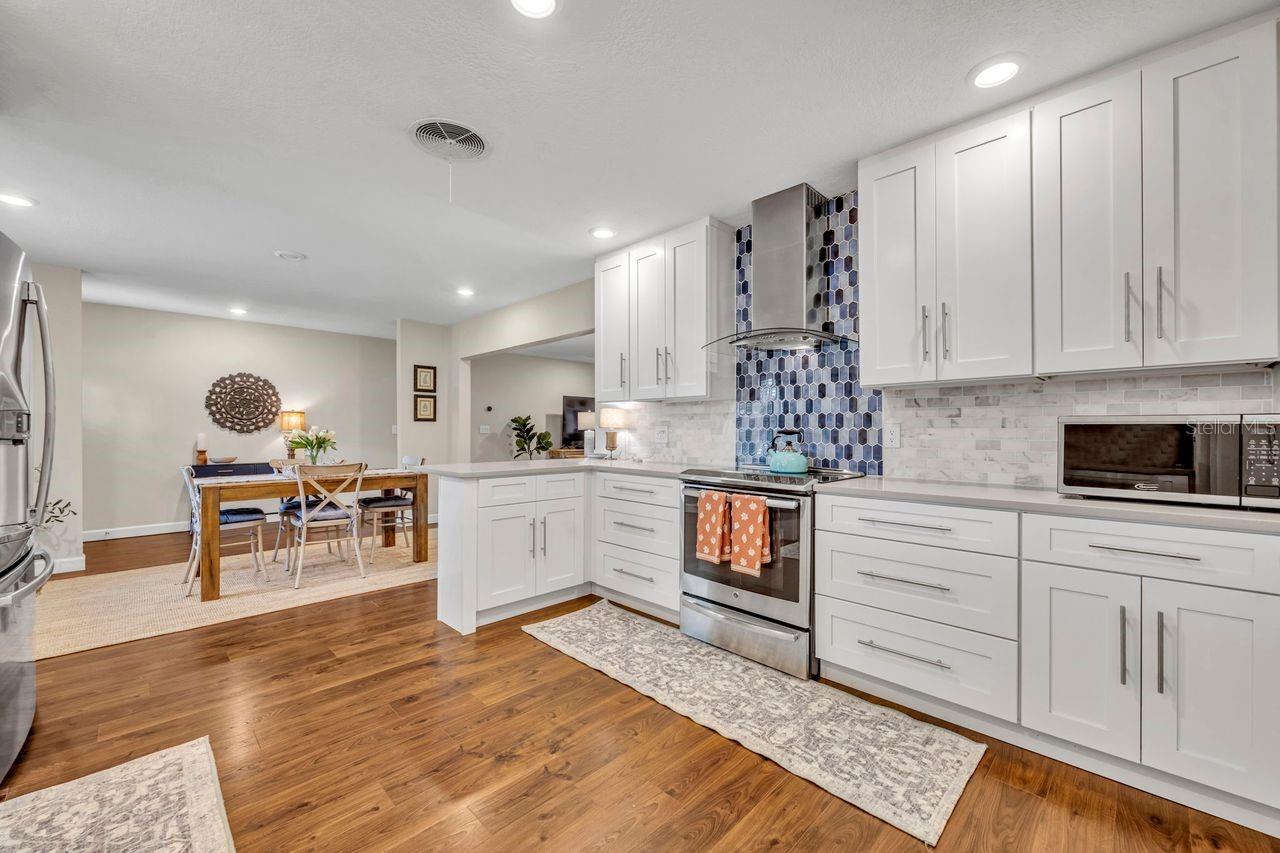 Listing photo id 5 for 170 Faith Terrace