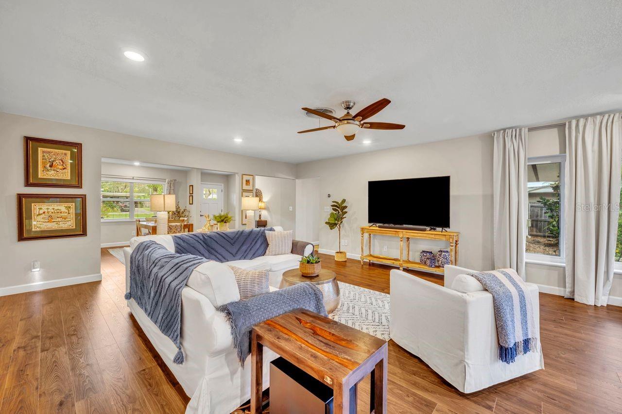 Listing photo id 7 for 170 Faith Terrace