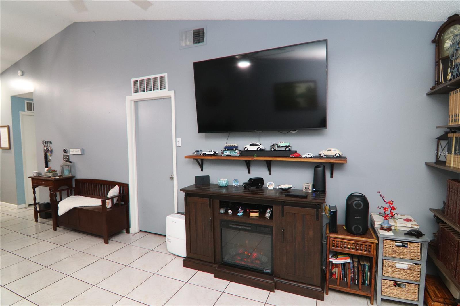 Image 8 of 31 For 2918 Prince Oak Court