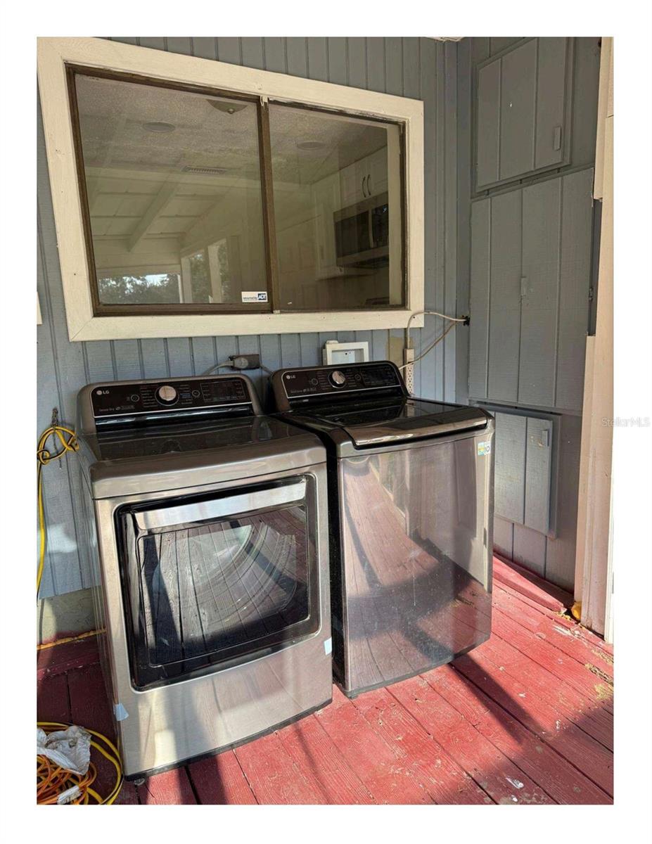 Listing photo id 3 for 2906 4th Street
