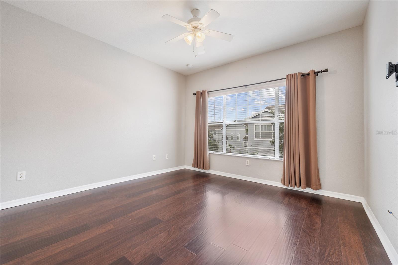 Image 15 of 29 For 2352 Grand Central Parkway 10
