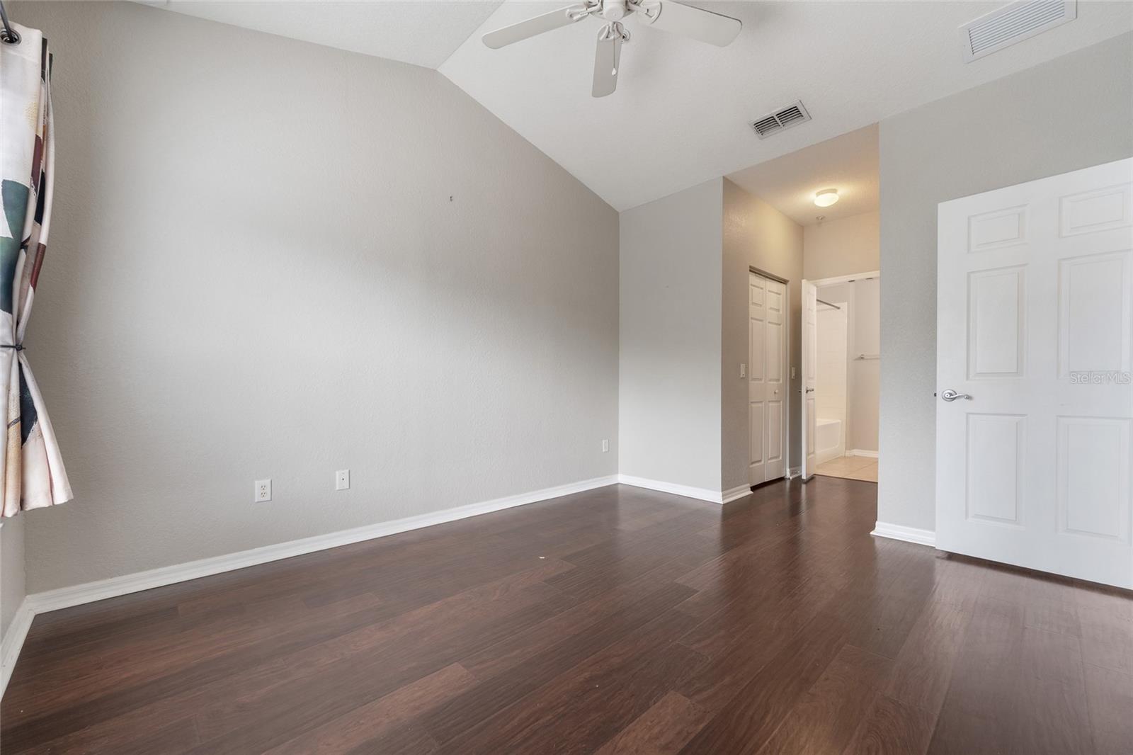 Image 18 of 29 For 2352 Grand Central Parkway 10