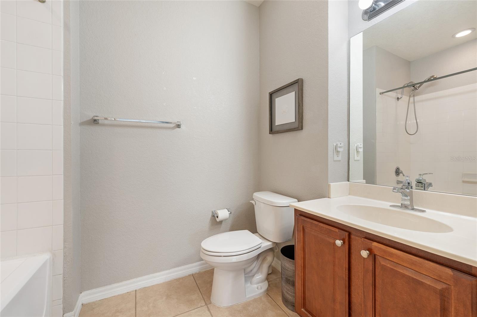 Image 19 of 29 For 2352 Grand Central Parkway 10