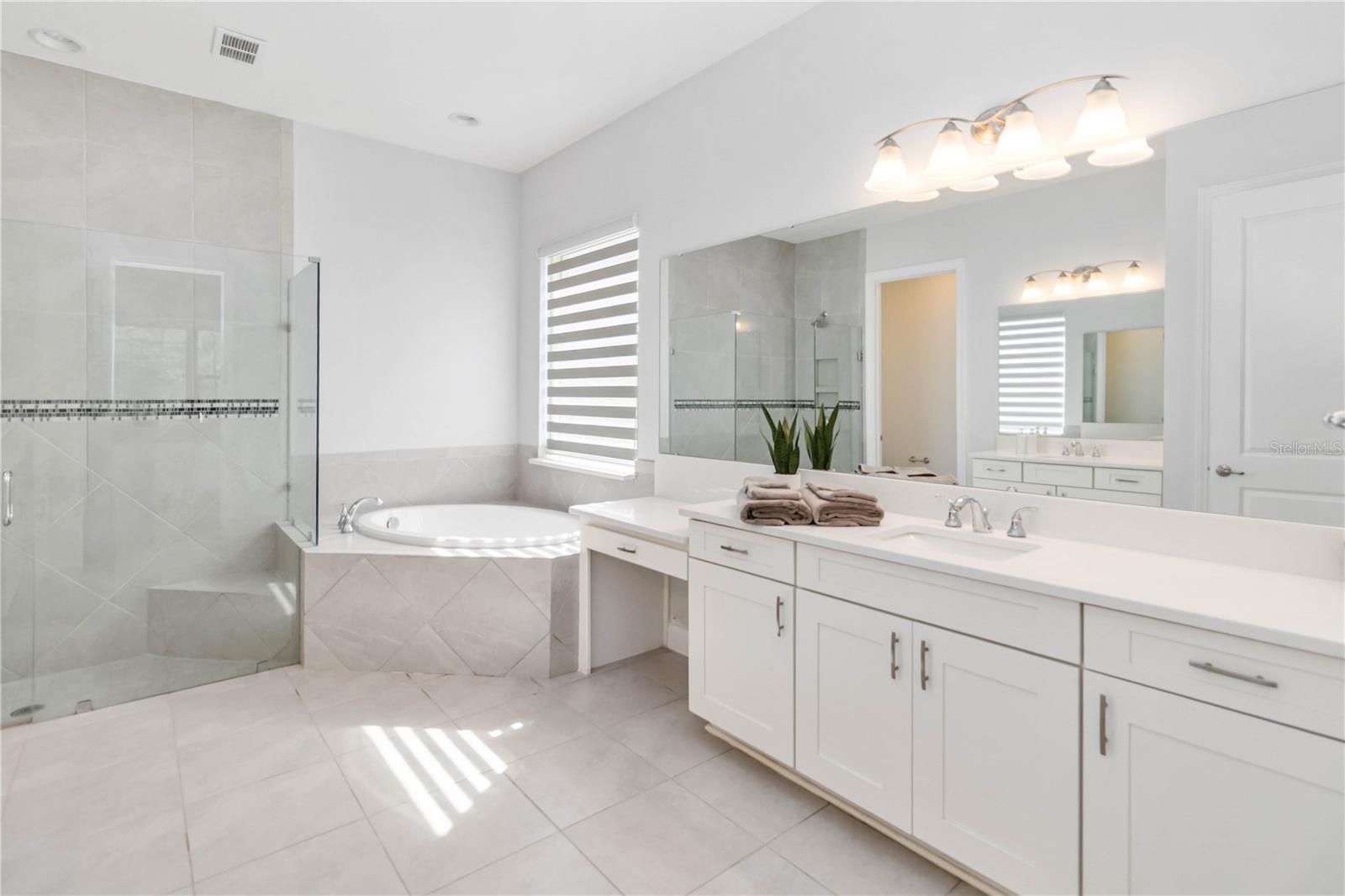 Image 24 of 59 For 10594 Royal Cypress Way