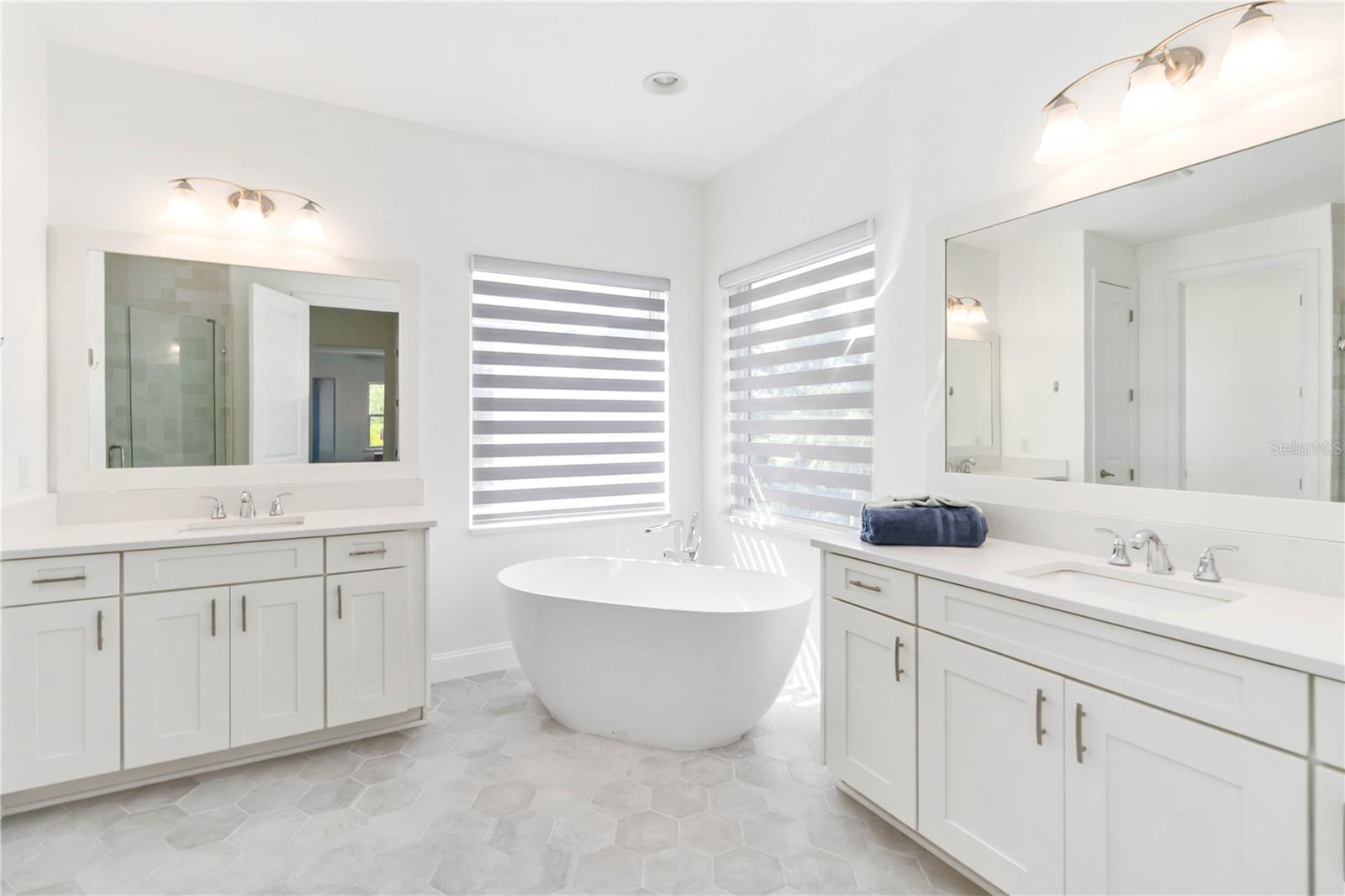 Image 29 of 59 For 10594 Royal Cypress Way