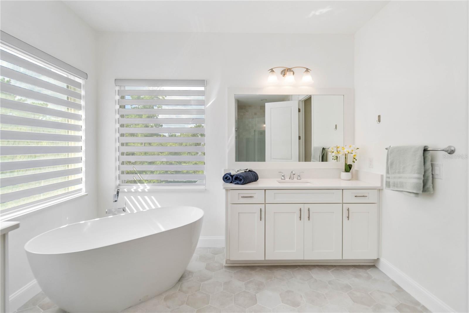 Image 36 of 59 For 10594 Royal Cypress Way