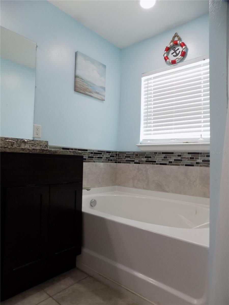 Image 18 of 27 For 377 Cimarron Court