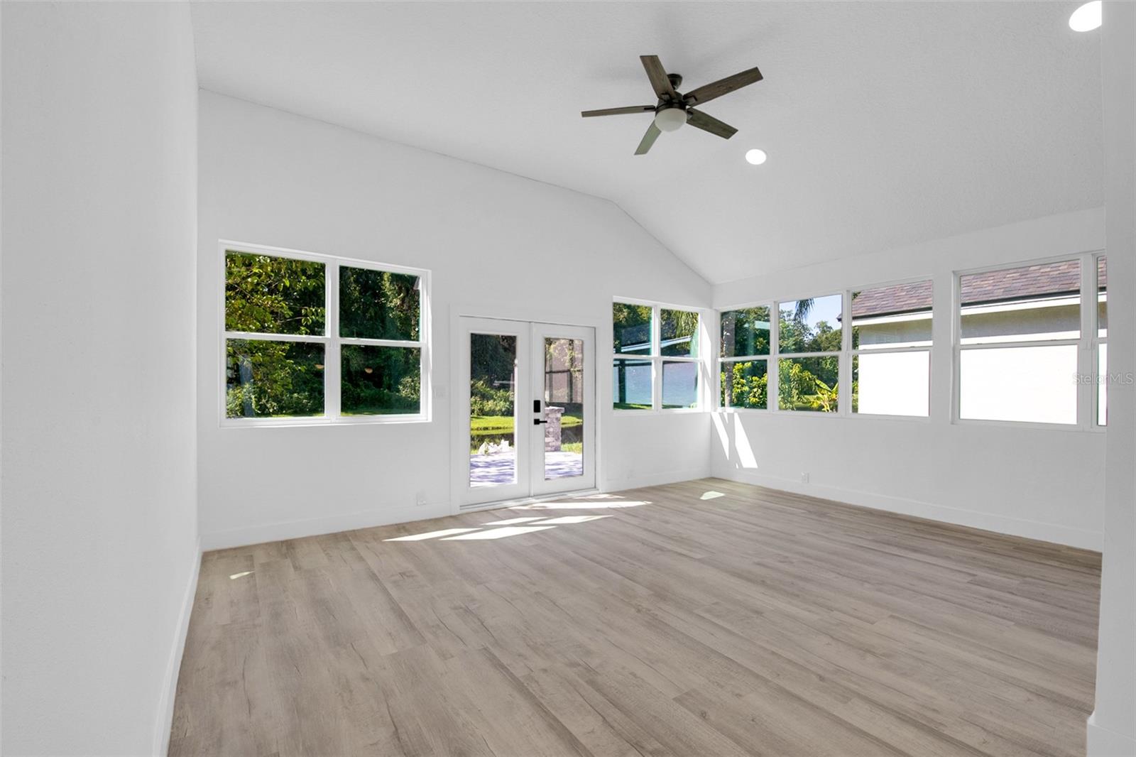 Image 23 of 47 For 649 Remington Oak Drive