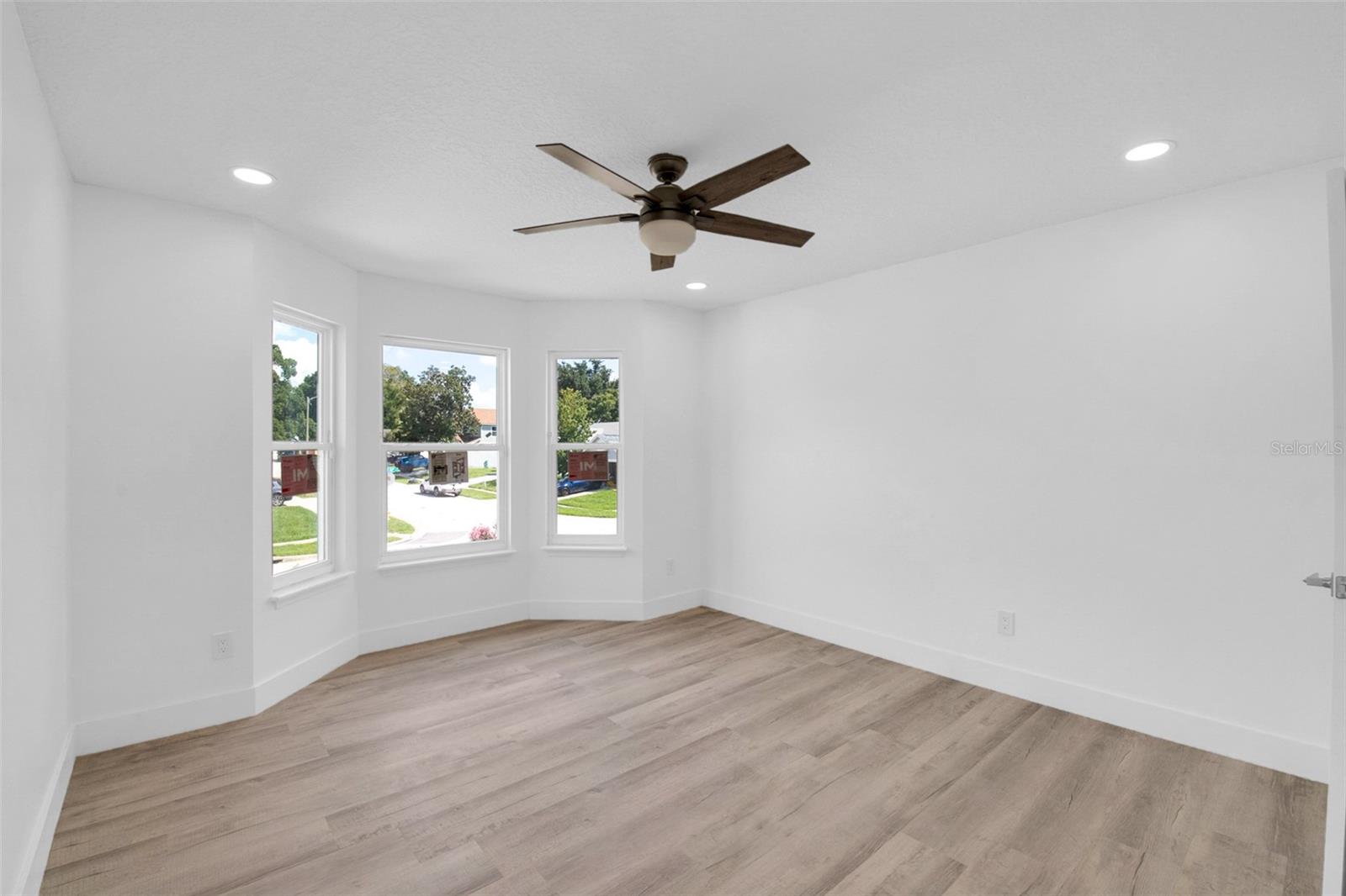 Image 25 of 47 For 649 Remington Oak Drive