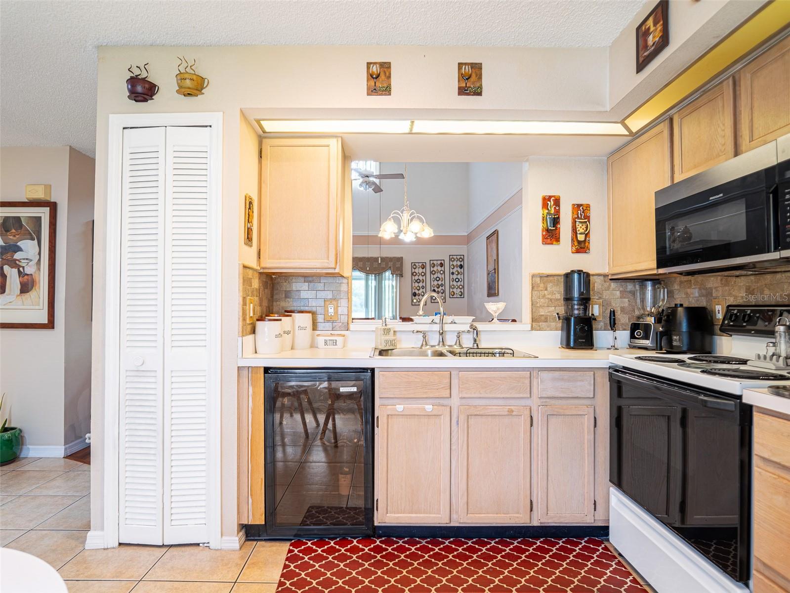 Image 4 of 21 For 14682 Laguna Beach Circle