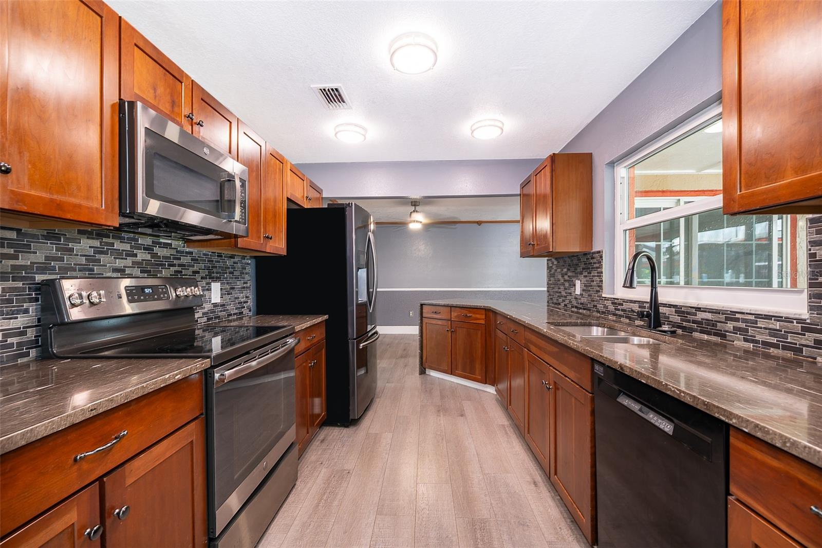 Image 10 of 30 For 807 San Remo Court