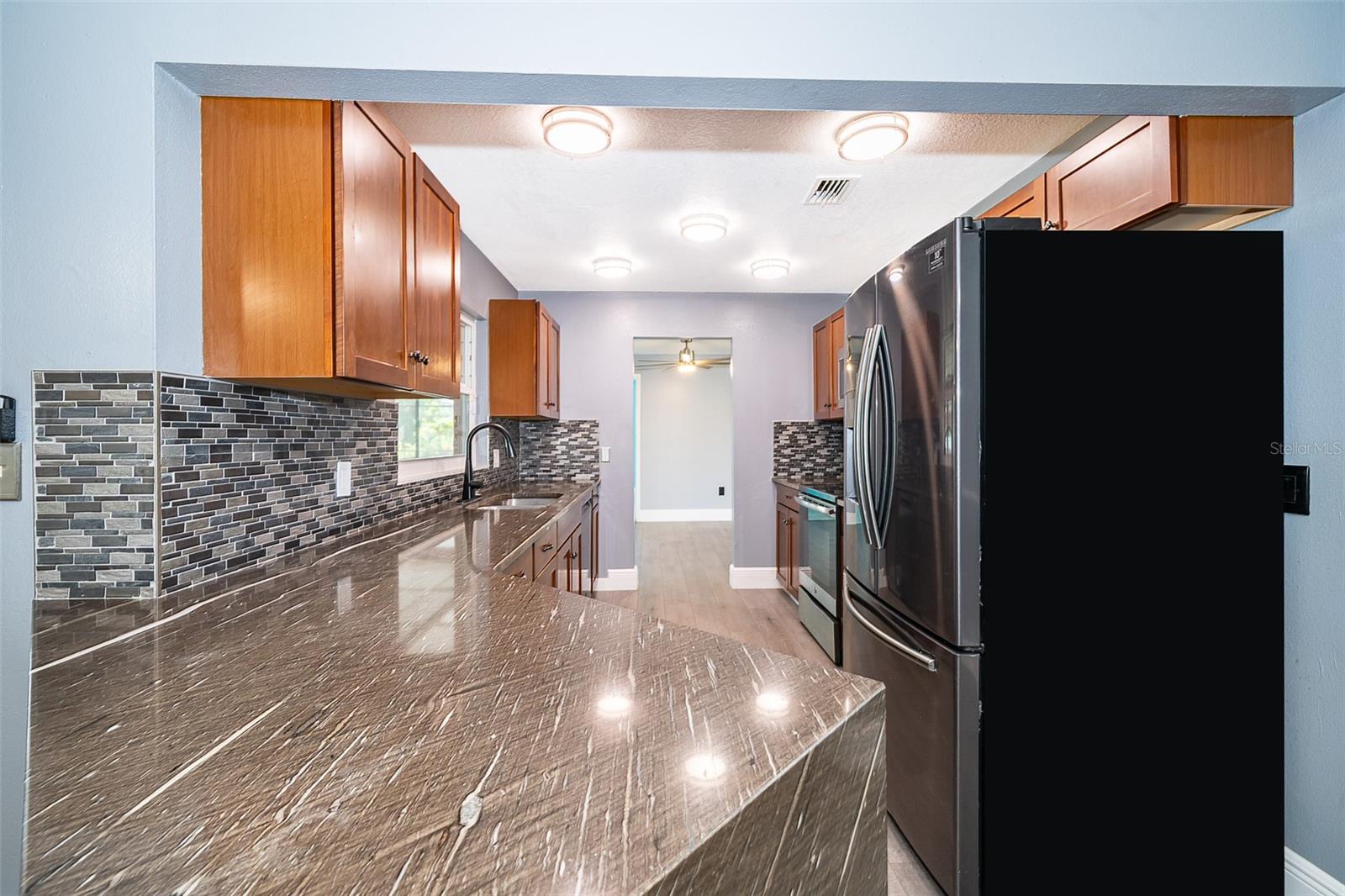 Image 11 of 30 For 807 San Remo Court