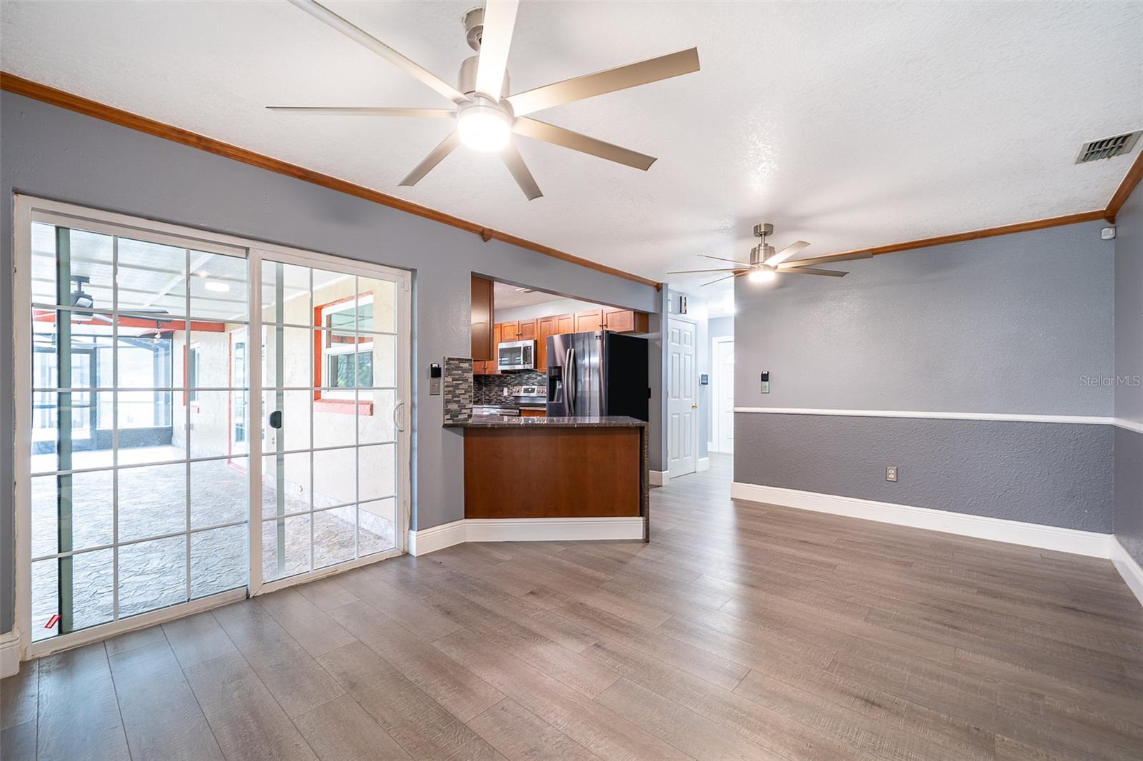 Image 13 of 30 For 807 San Remo Court