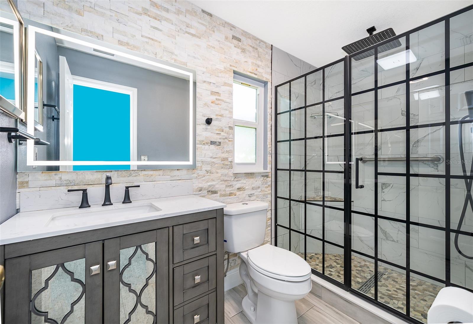 Image 20 of 30 For 807 San Remo Court