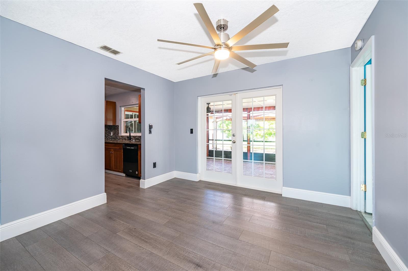 Image 8 of 30 For 807 San Remo Court