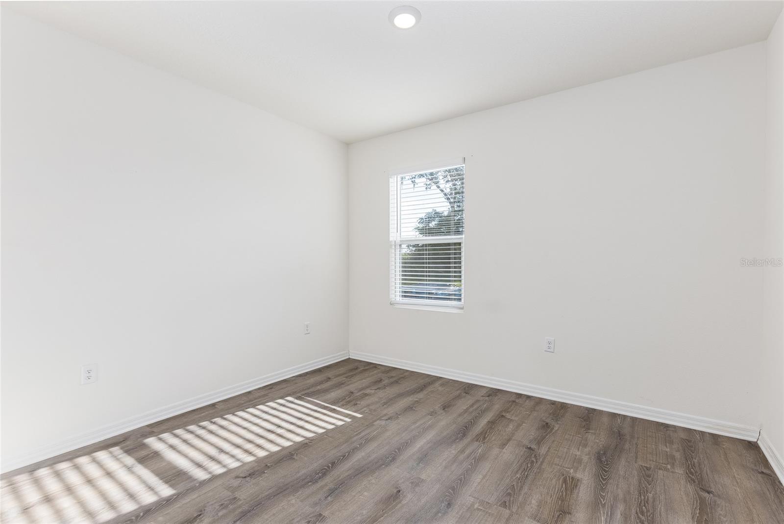 Image 16 of 46 For 1273 Cascades Avenue