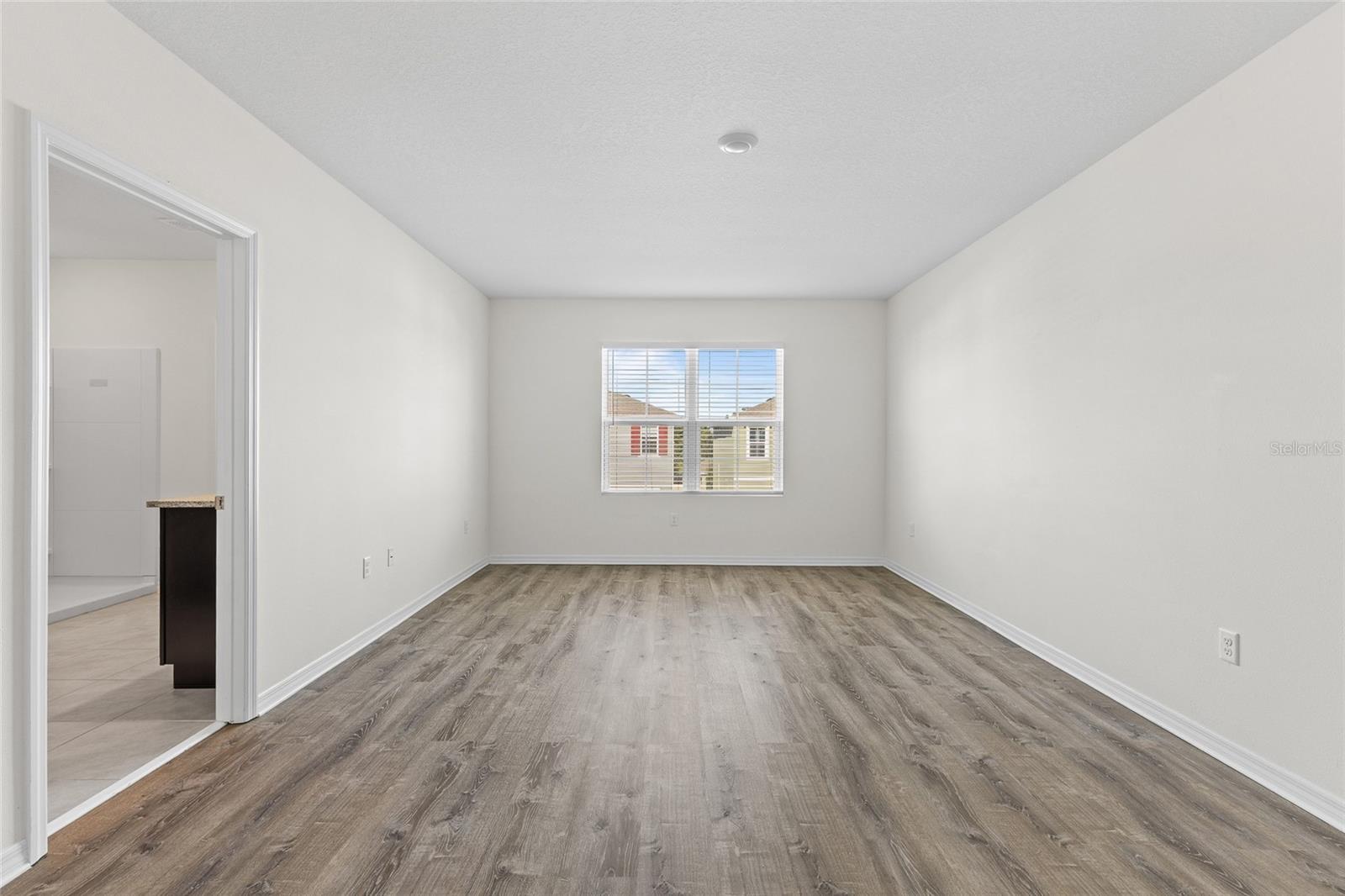 Image 19 of 46 For 1273 Cascades Avenue