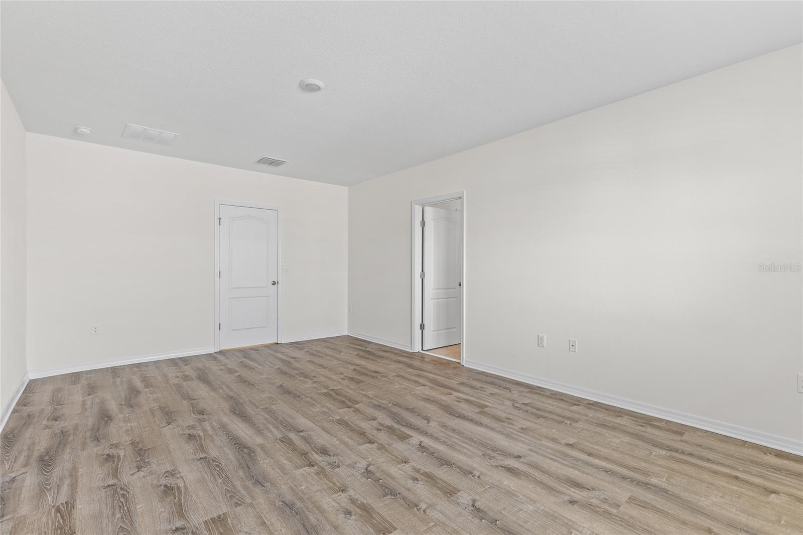 Image 20 of 46 For 1273 Cascades Avenue