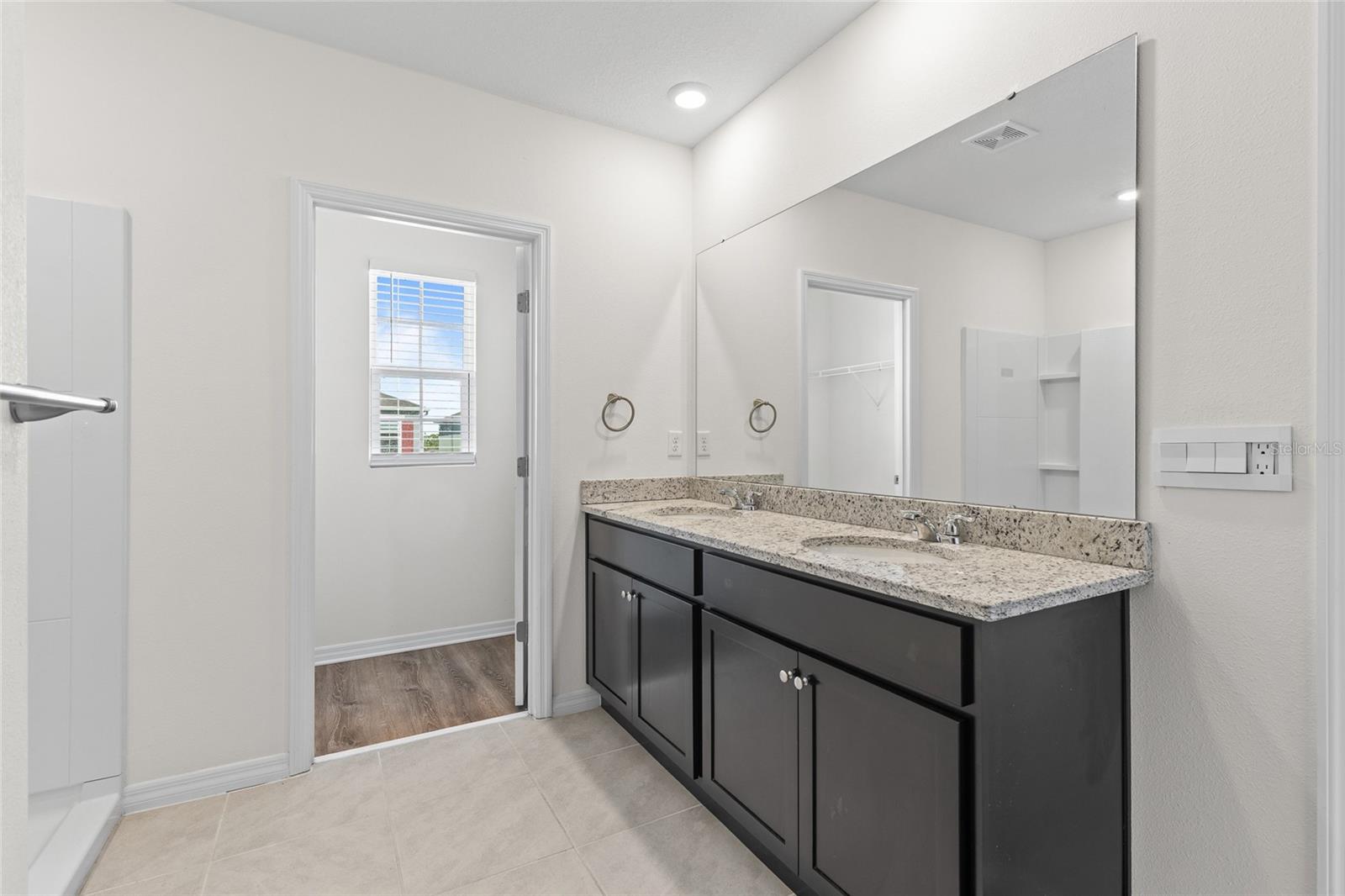 Image 22 of 46 For 1273 Cascades Avenue