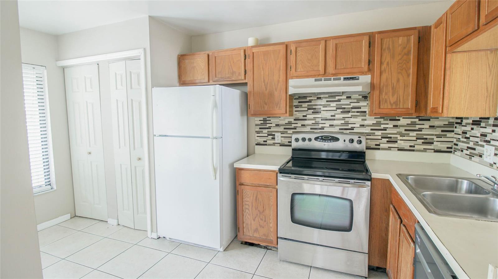 Image 4 of 12 For 9442 Torrington Avenue 9442