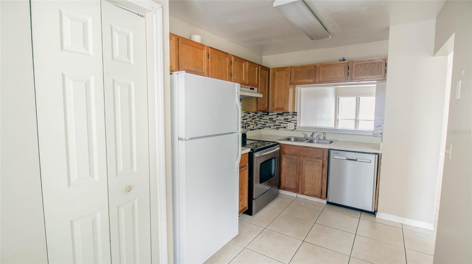 Image 5 of 12 For 9442 Torrington Avenue 9442