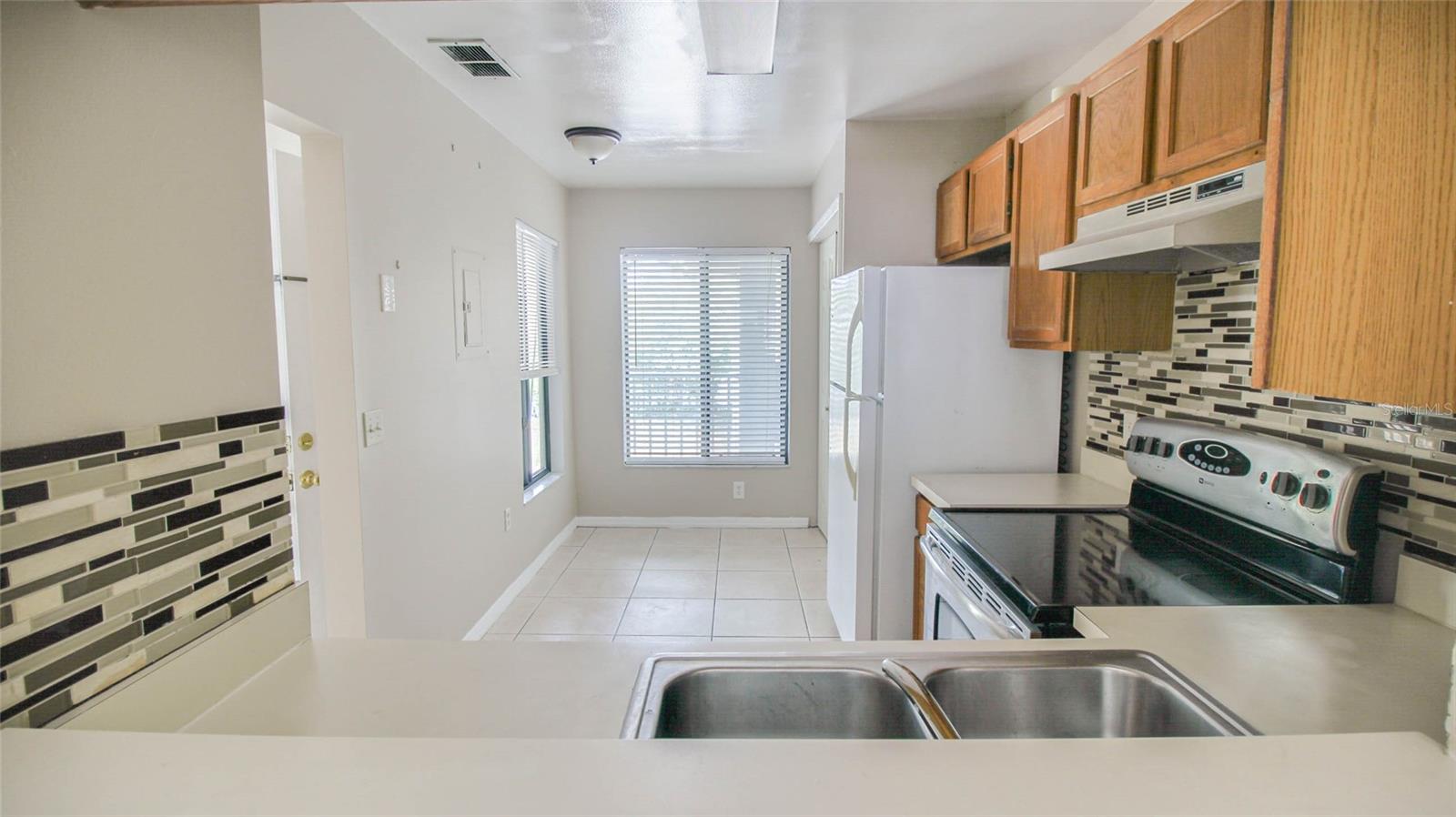 Image 6 of 12 For 9442 Torrington Avenue 9442