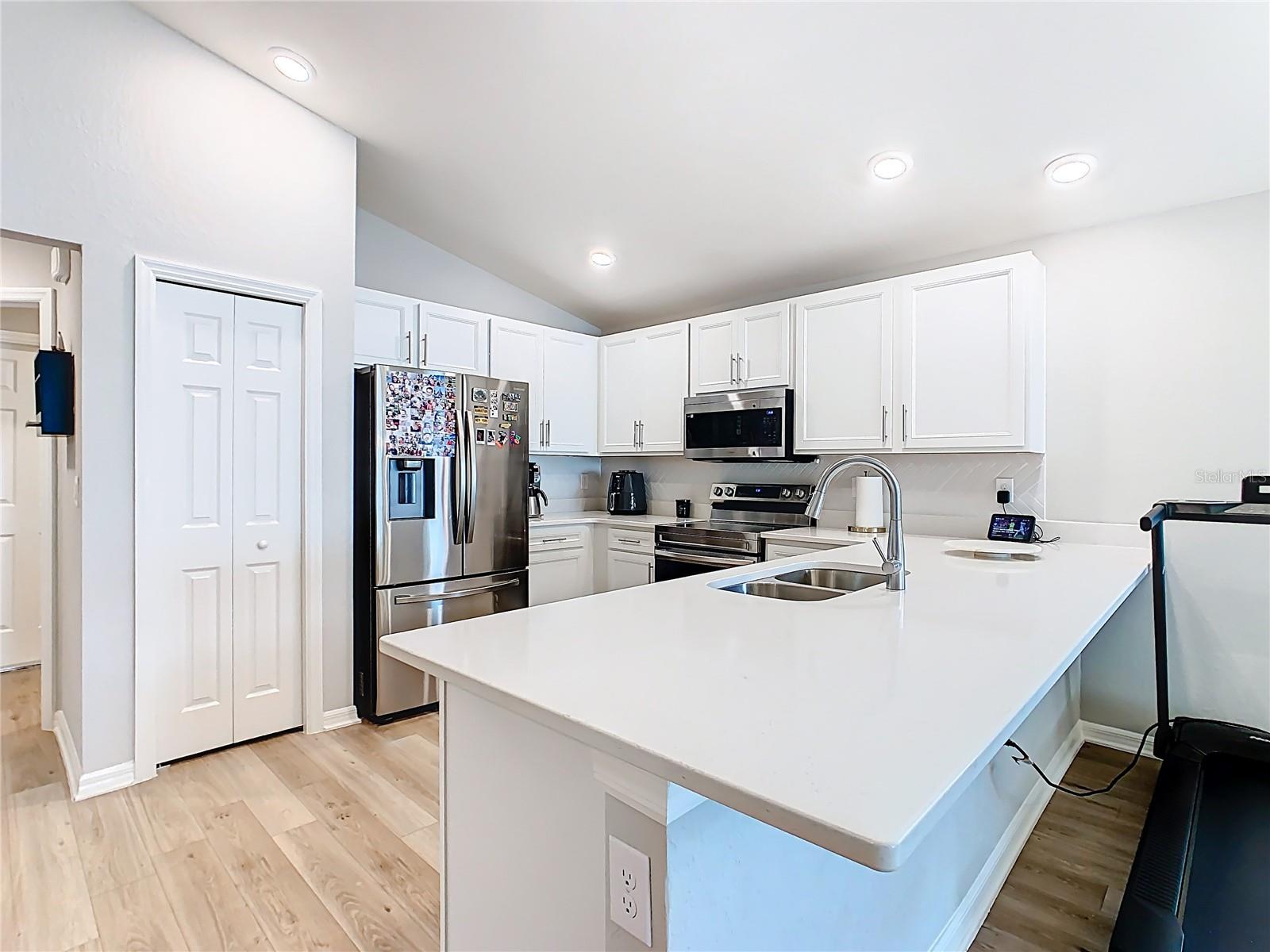 Image 16 of 66 For 1060 Cascade Drive