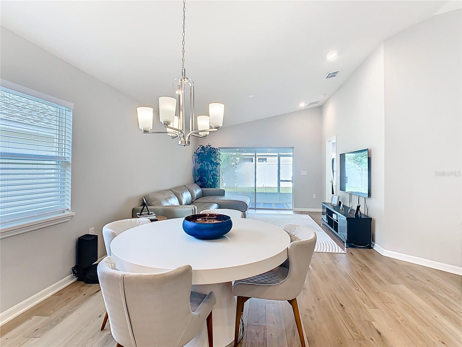 Image 18 of 66 For 1060 Cascade Drive