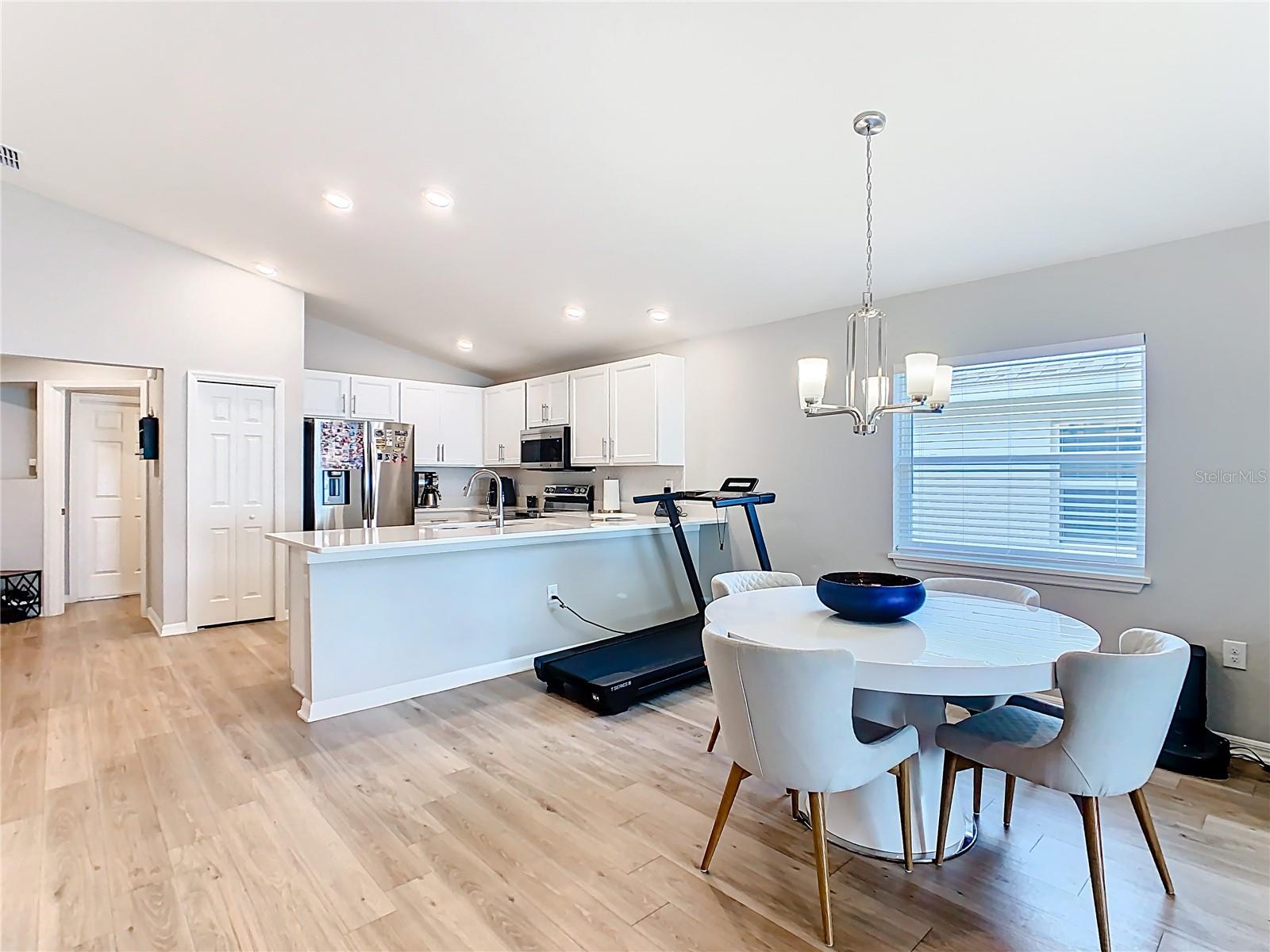 Image 19 of 66 For 1060 Cascade Drive