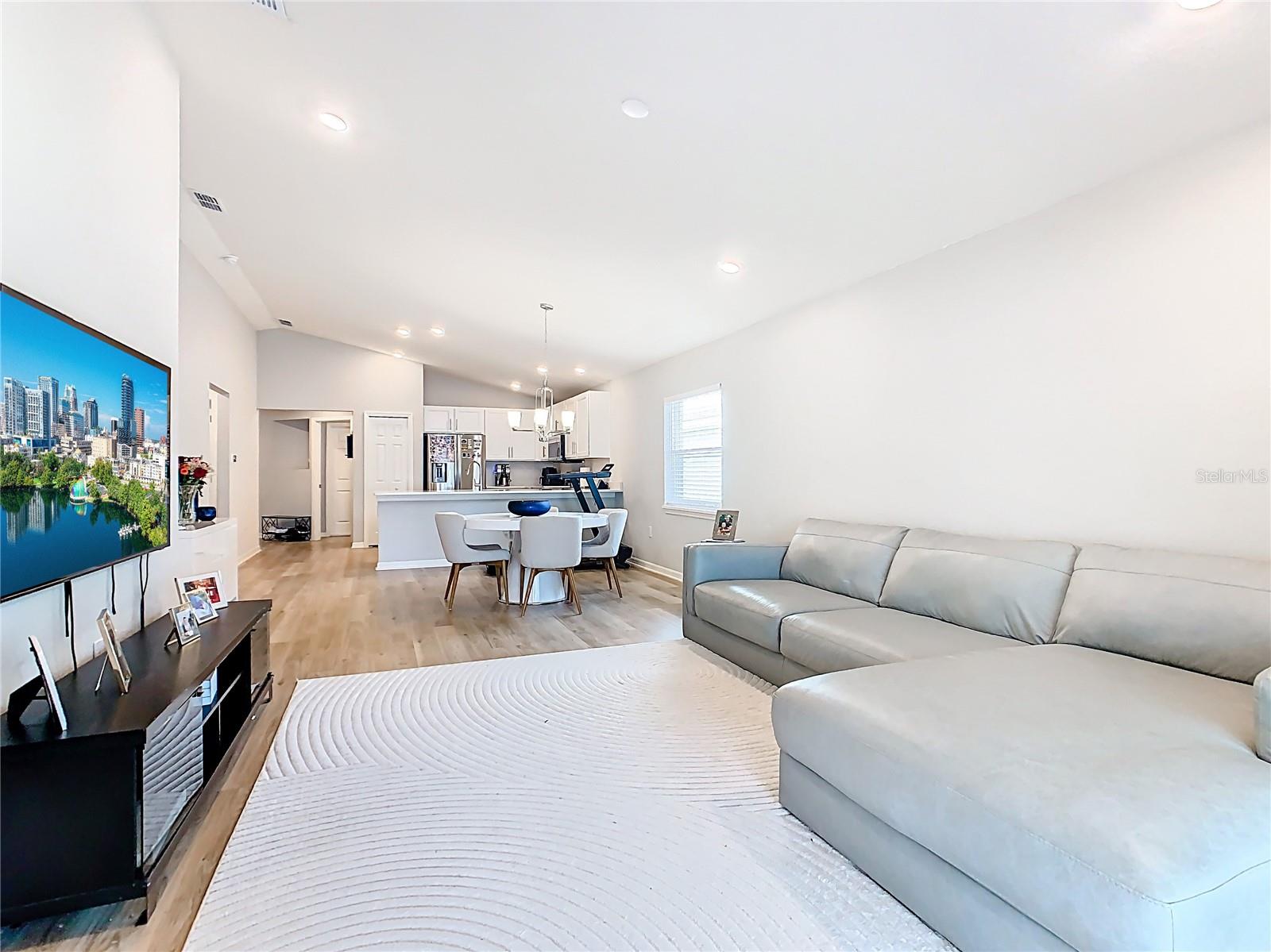 Image 21 of 66 For 1060 Cascade Drive