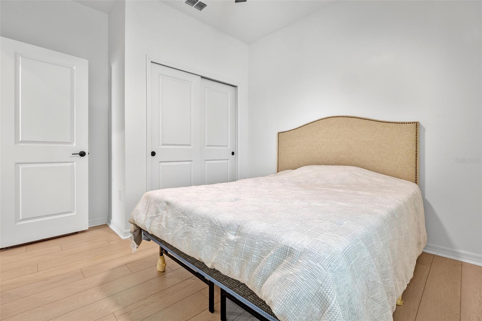 Image 14 of 37 For 625 Overpool Avenue