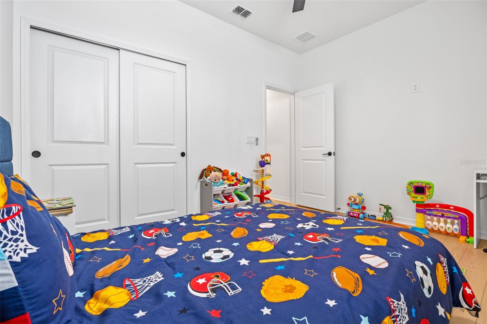 Image 15 of 37 For 625 Overpool Avenue