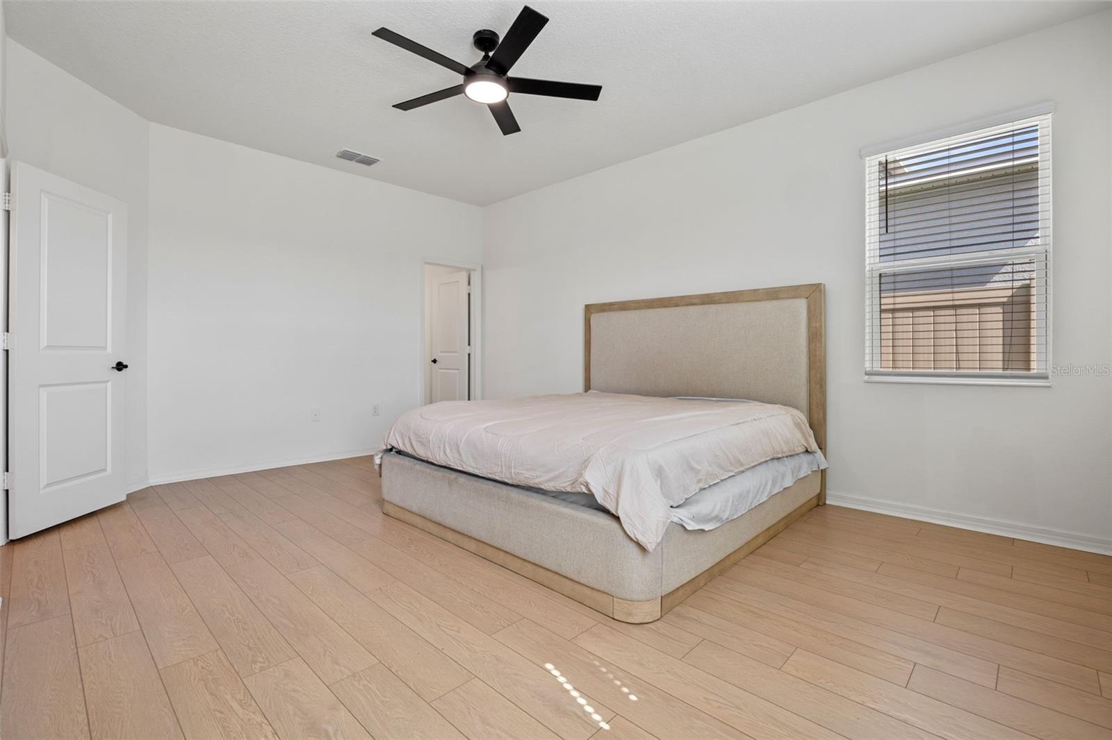 Image 16 of 37 For 625 Overpool Avenue
