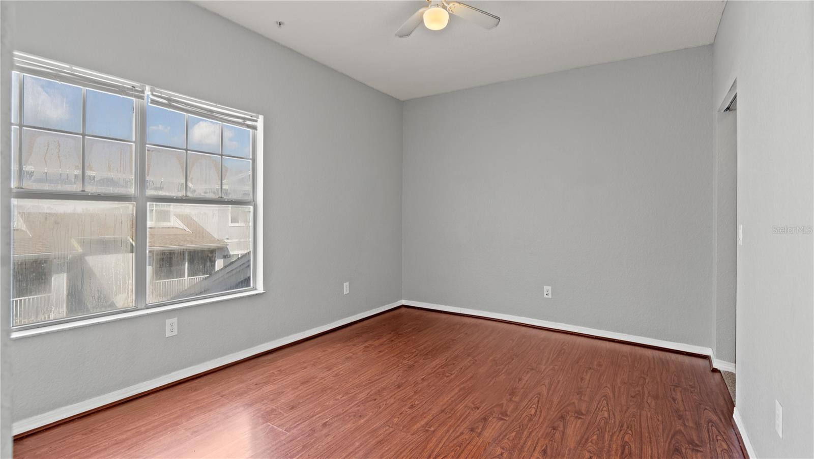 Image 12 of 47 For 2586 Grand Central Parkway 3