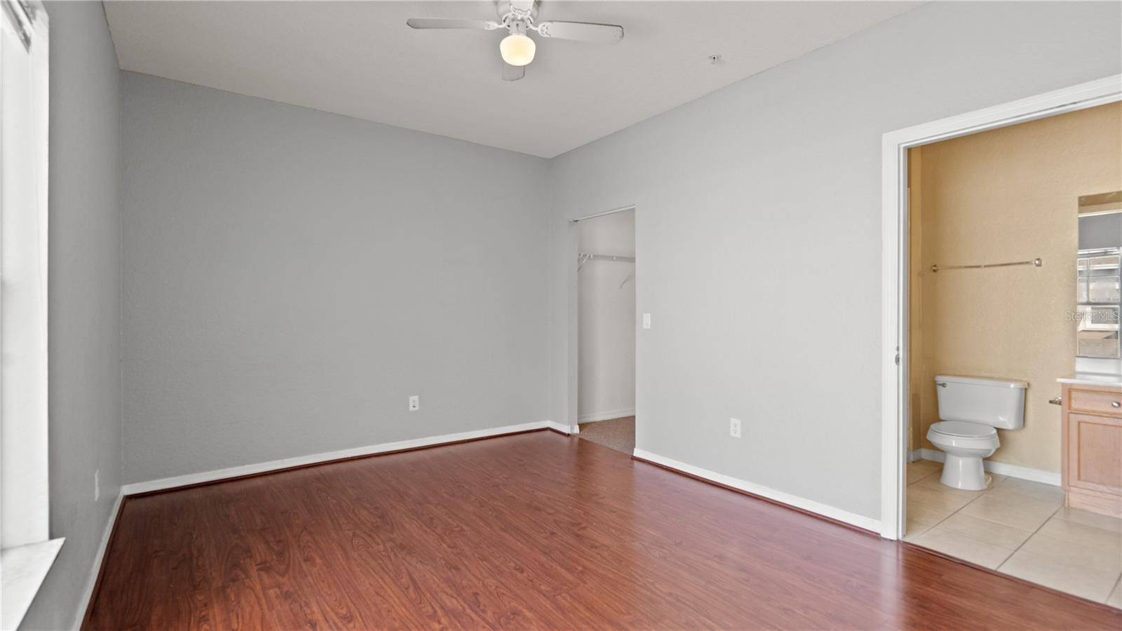 Image 13 of 47 For 2586 Grand Central Parkway 3