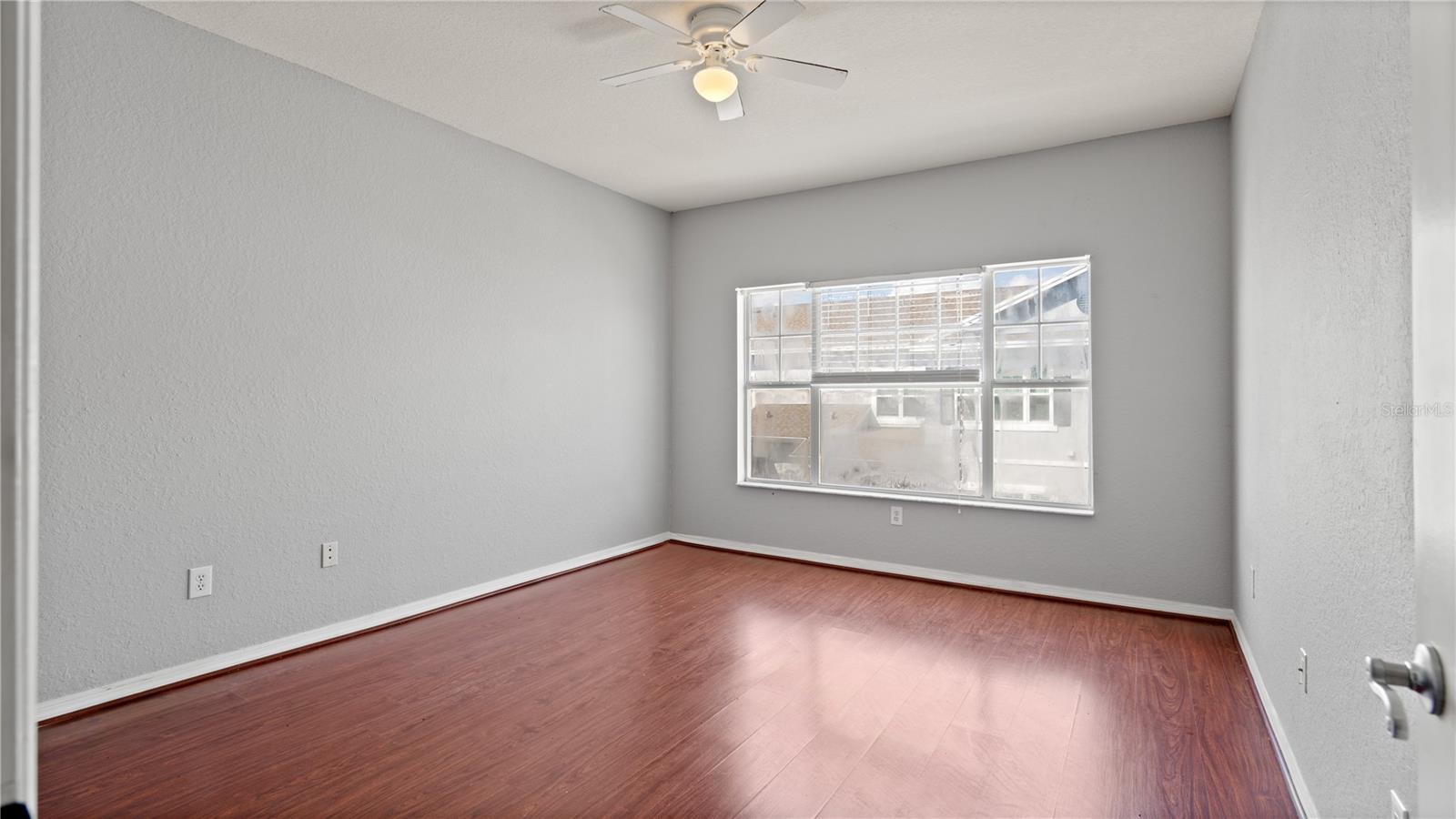 Image 14 of 47 For 2586 Grand Central Parkway 3