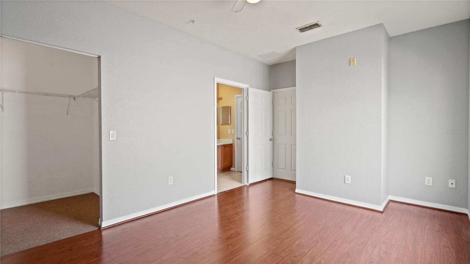 Image 15 of 47 For 2586 Grand Central Parkway 3