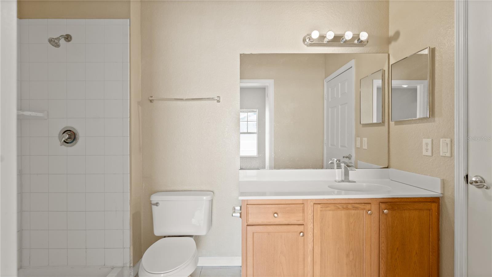 Image 18 of 47 For 2586 Grand Central Parkway 3
