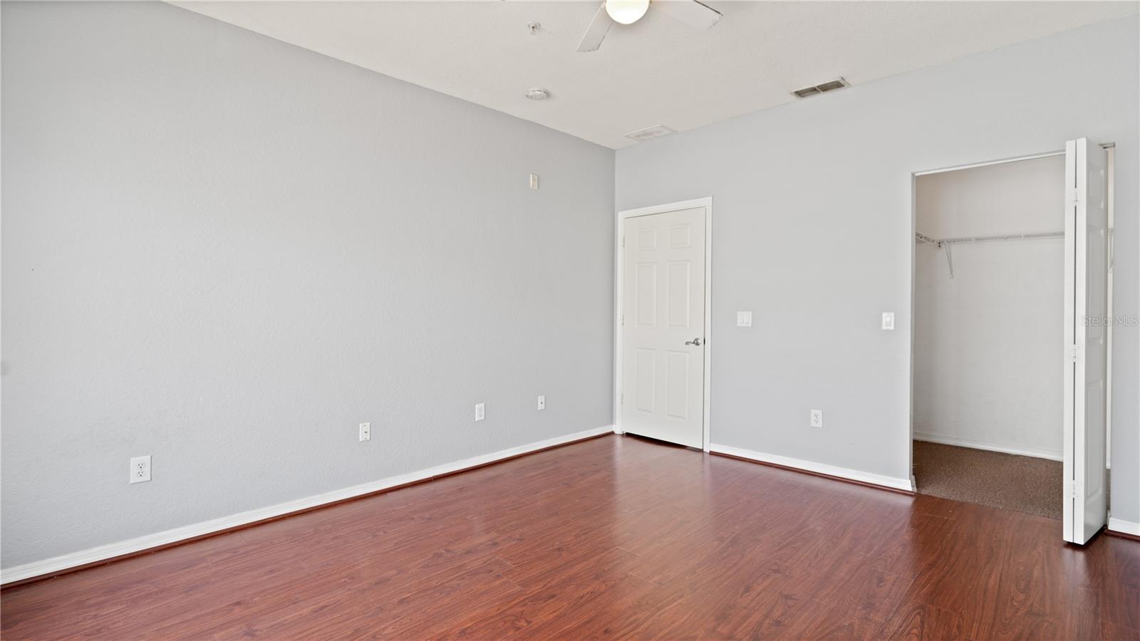 Image 19 of 47 For 2586 Grand Central Parkway 3