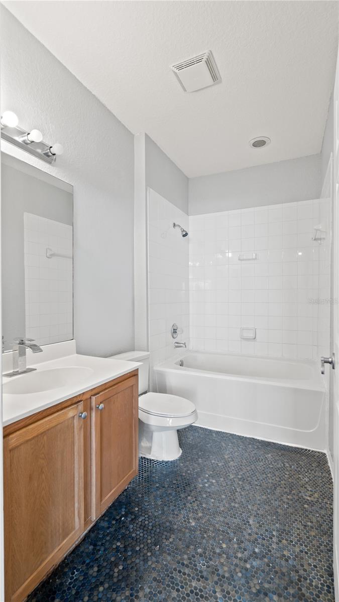 Image 21 of 47 For 2586 Grand Central Parkway 3