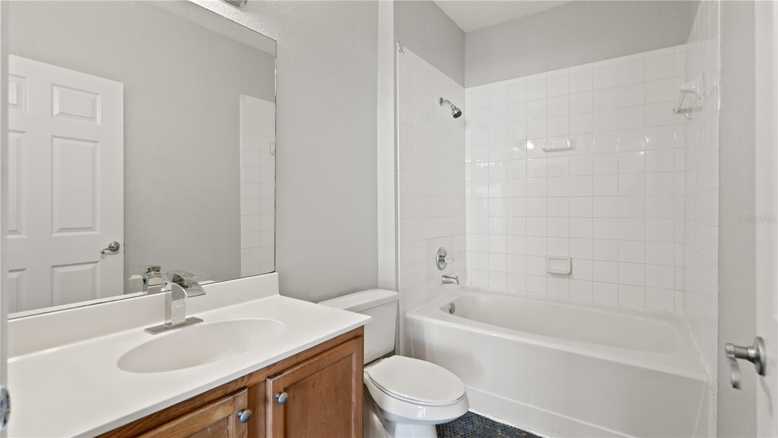 Image 24 of 47 For 2586 Grand Central Parkway 3