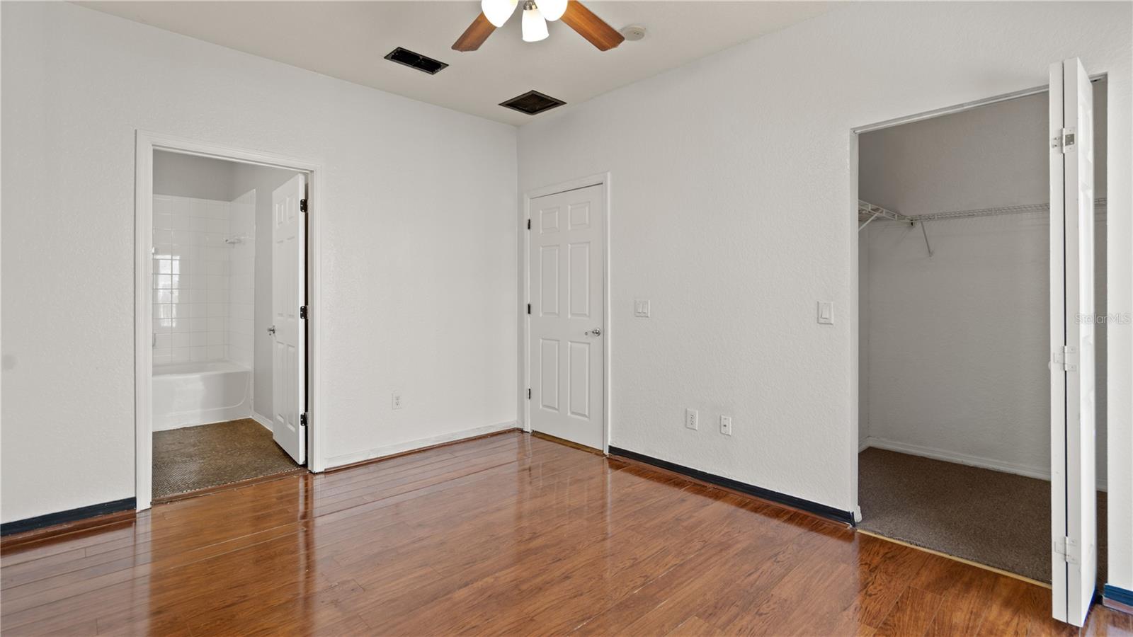 Image 27 of 47 For 2586 Grand Central Parkway 3